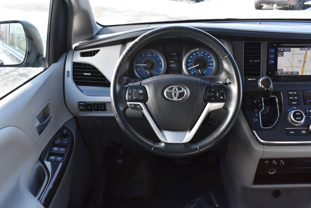 Used 2016 Toyota Sienna XLE image 12