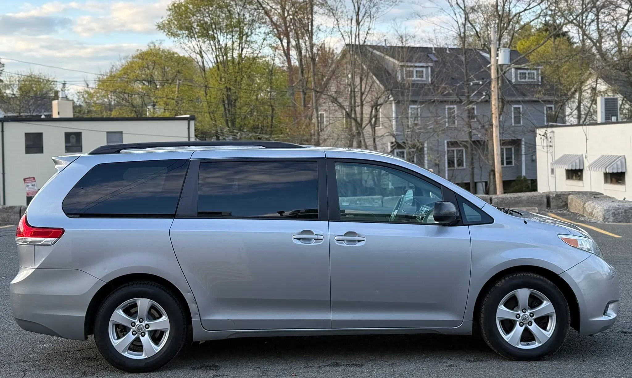 Used 2011 Toyota Sienna LE w/ Towing Pkg FWD image 7
