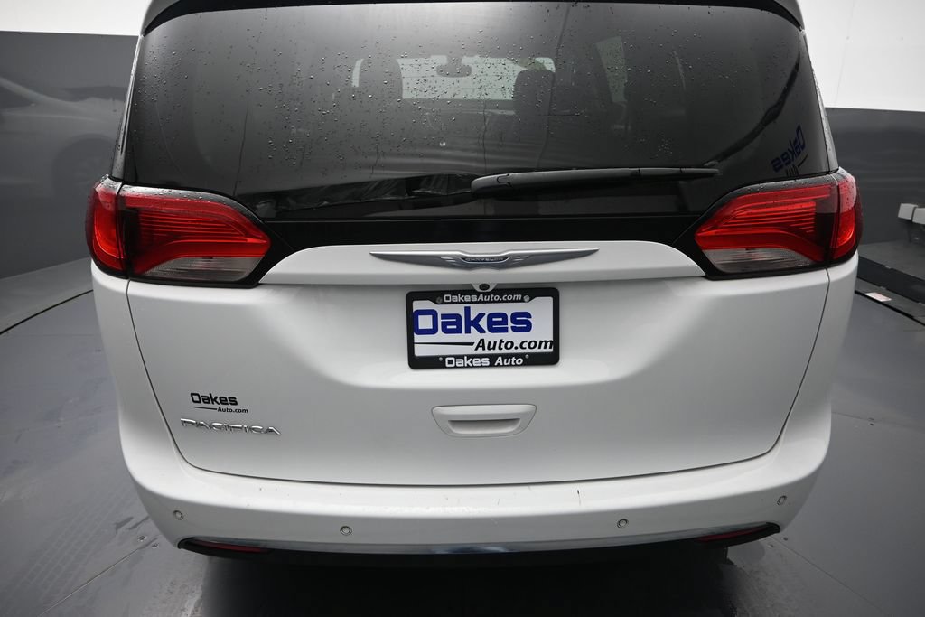 Used 2017 Chrysler Pacifica Touring-L FWD image 29