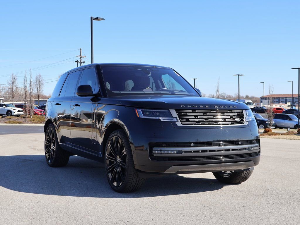 Used 2023 Land Rover Range Rover SE AWD/4WD image 3