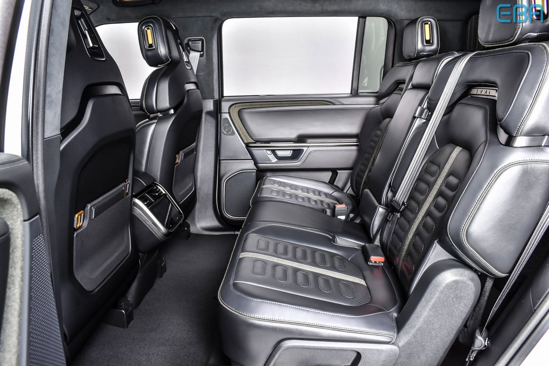 Used 2025 Rivian R1S Adventure image 20