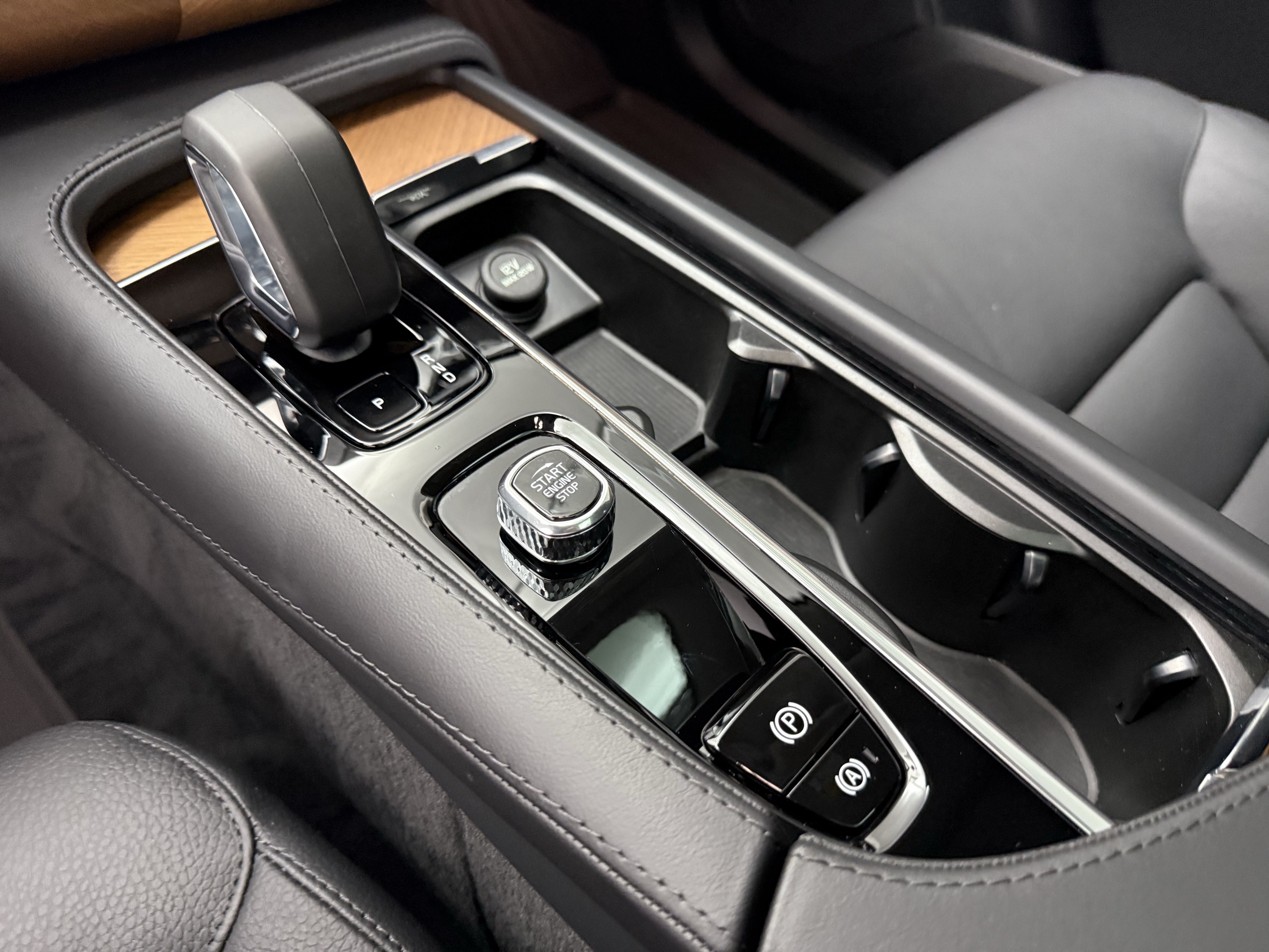 Certified 2024 Volvo XC90 B6 Plus AWD/4WD image 19