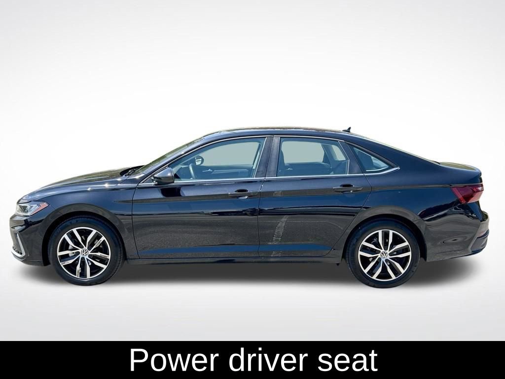 Used 2025 Volkswagen Jetta SE w/ Sunroof Package FWD image 8