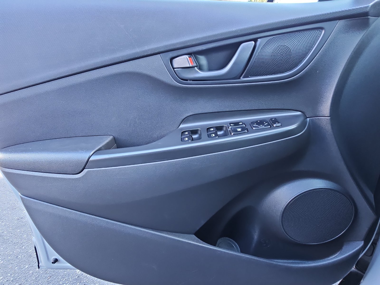 Used 2023 Hyundai Kona SE AWD/4WD image 25