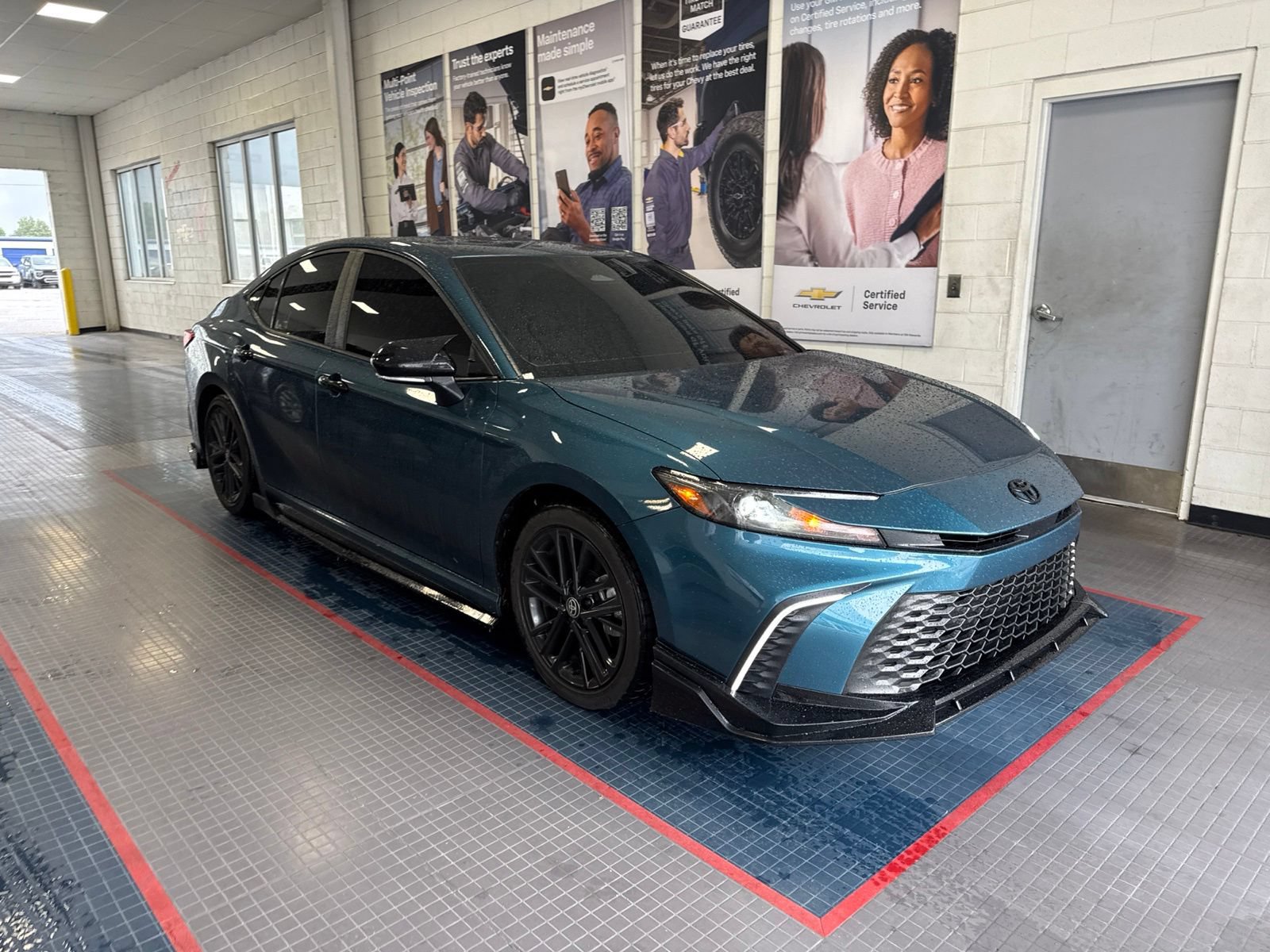 Used 2025 Toyota Camry SE w/ Convenience Package FWD image 3
