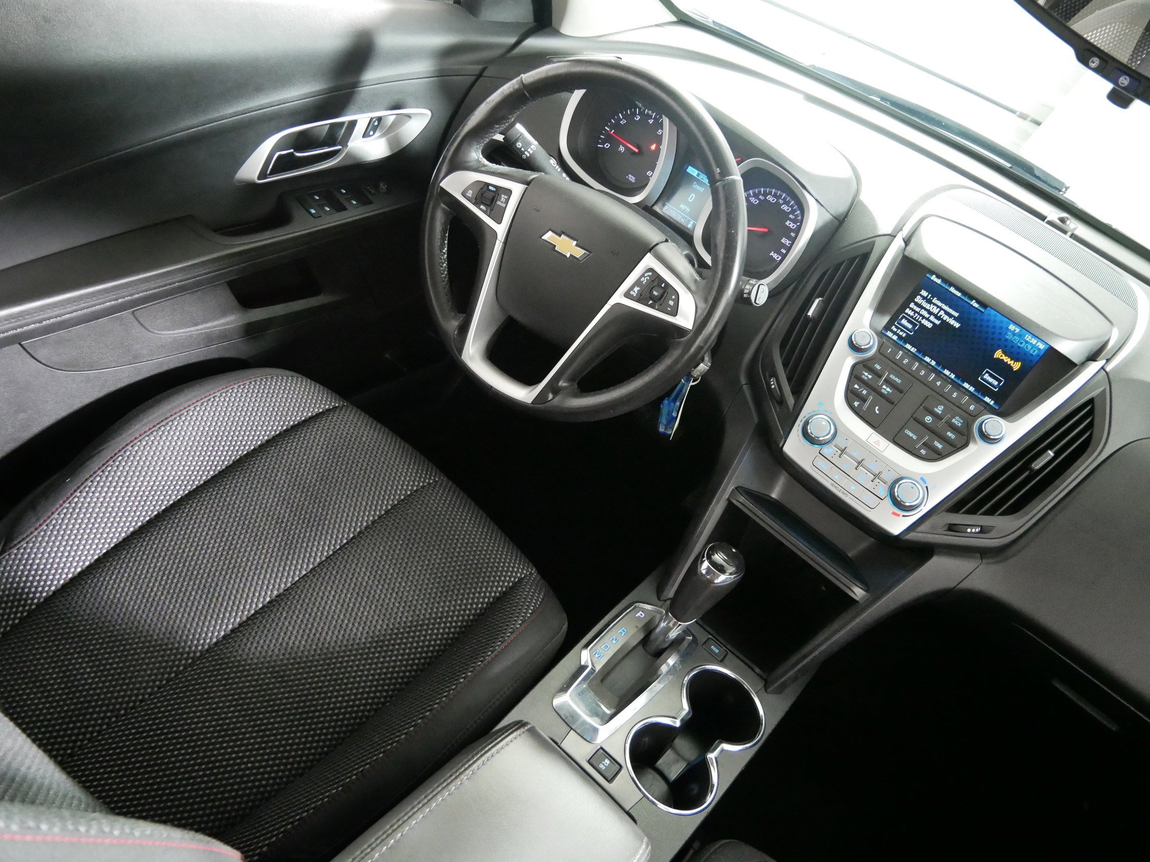 Used 2017 Chevrolet Equinox LT w/ Convenience Package AWD/4WD image 9