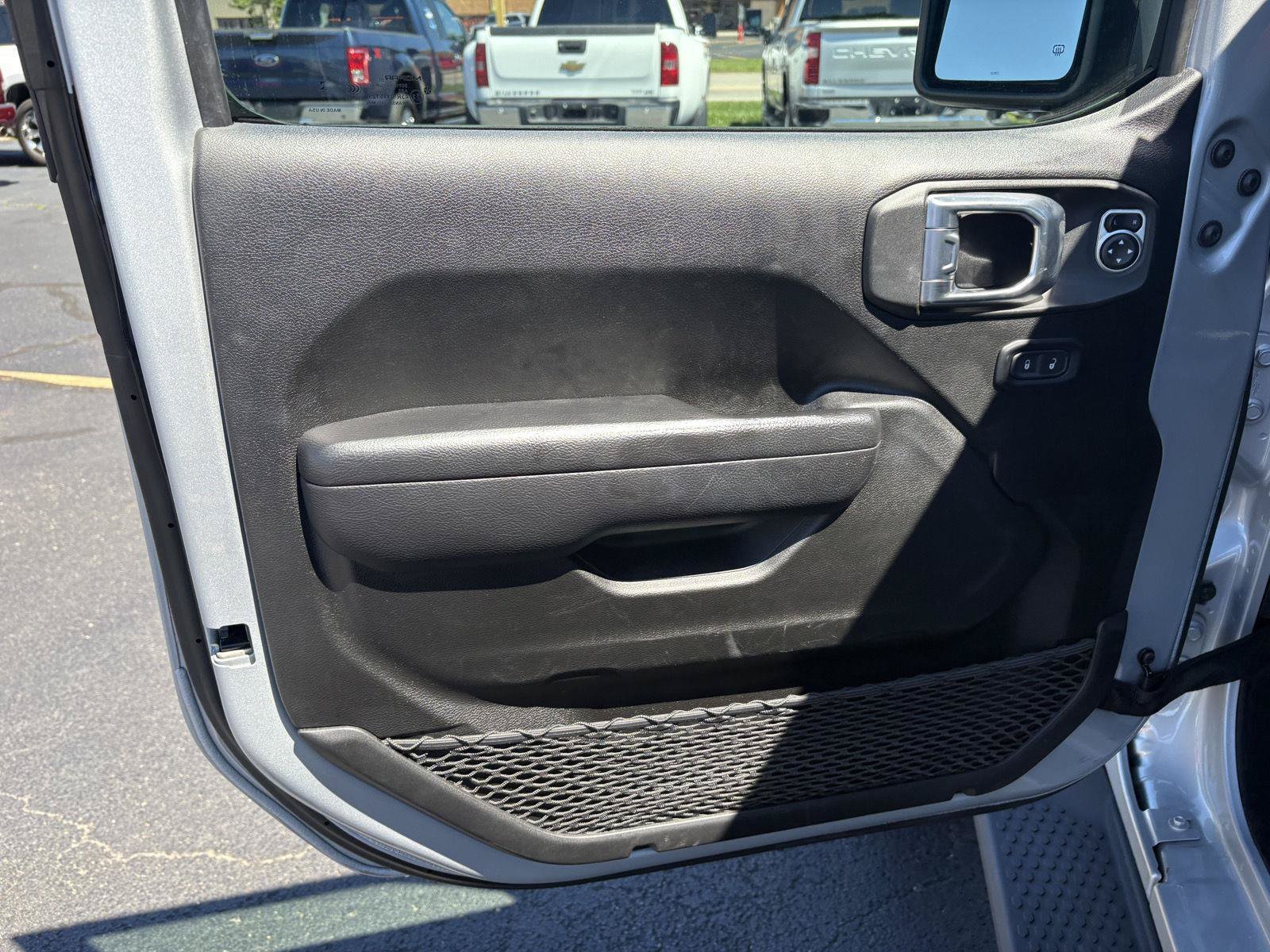 Used 2024 Jeep Wrangler Unlimited Sport AWD/4WD image 3