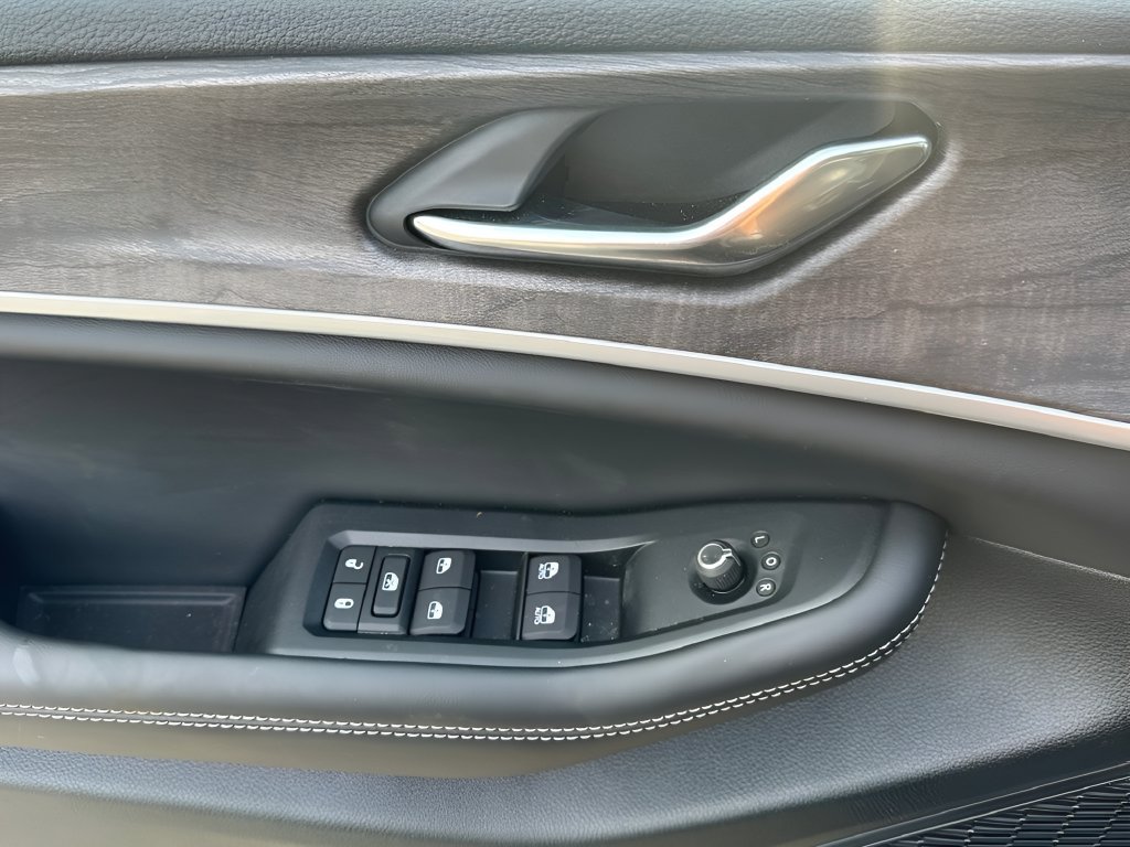 New 2026 Jeep Grand Cherokee Altitude AWD/4WD image 13