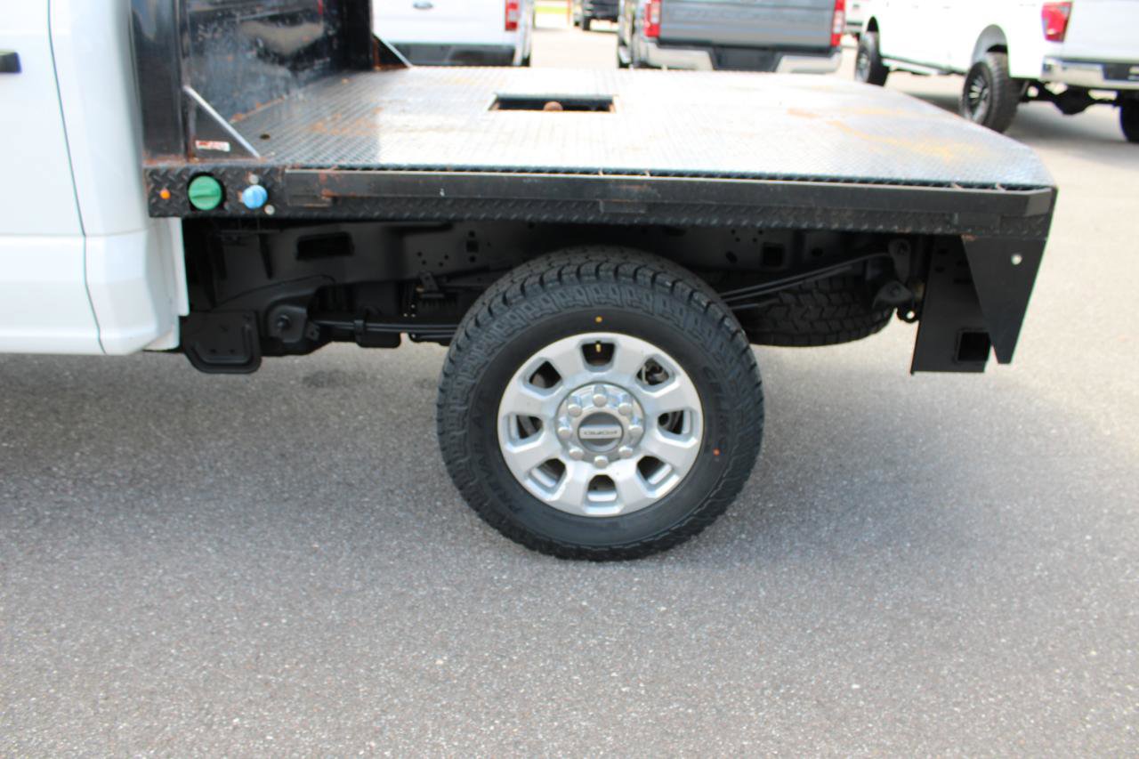 Used 2023 Ford F250 XLT w/ F-250 >10K GVWR Package AWD/4WD image 4