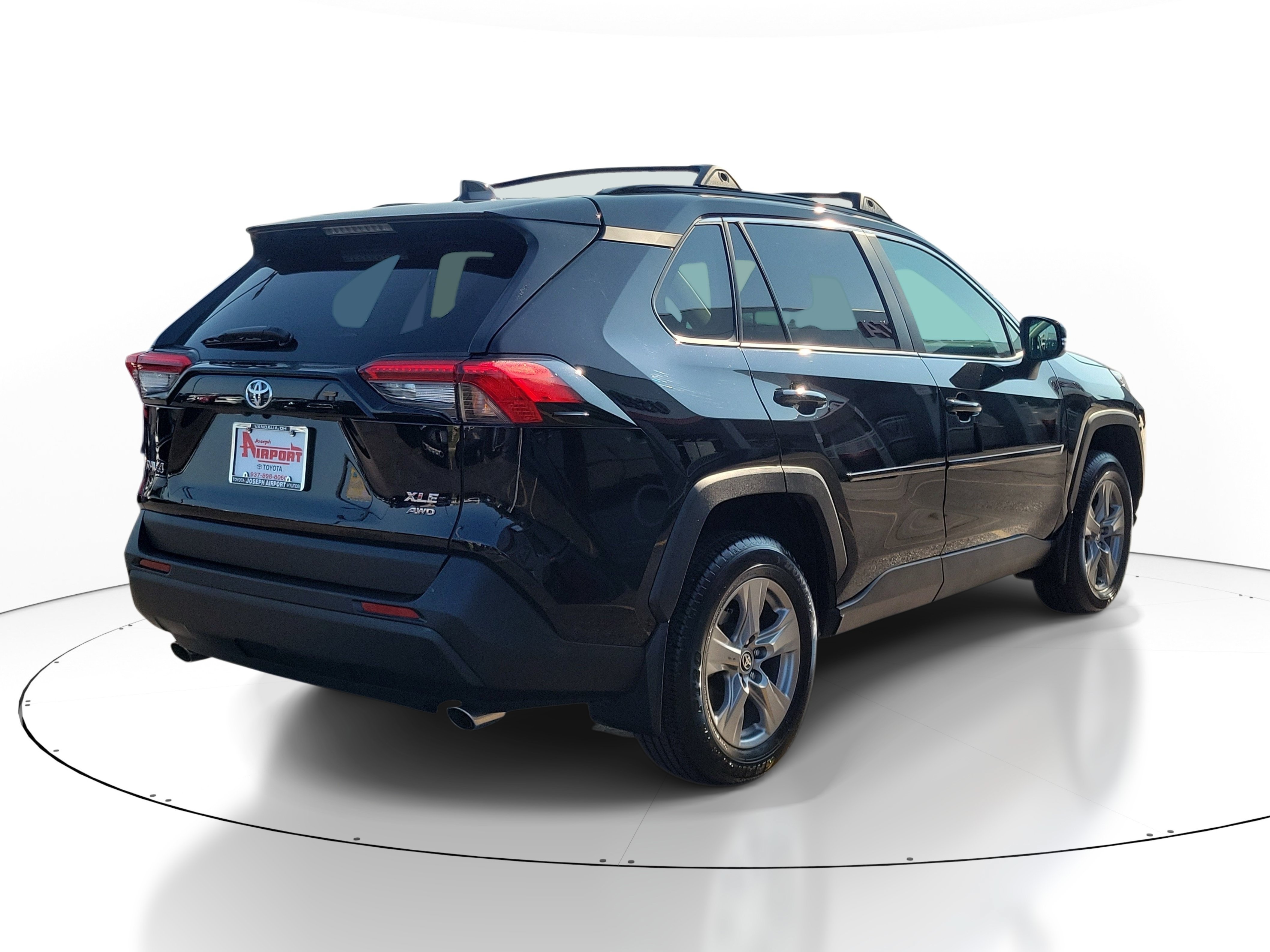 Used 2024 Toyota RAV4 XLE w/ Convenience Package AWD/4WD image 4