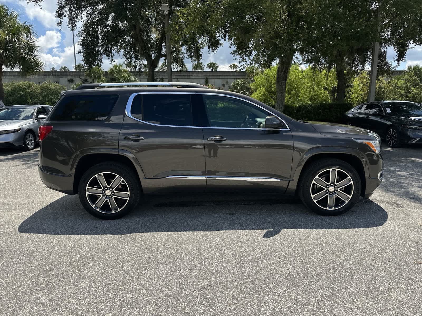 Used 2019 GMC Acadia Denali w/ Technology Package FWD image 7
