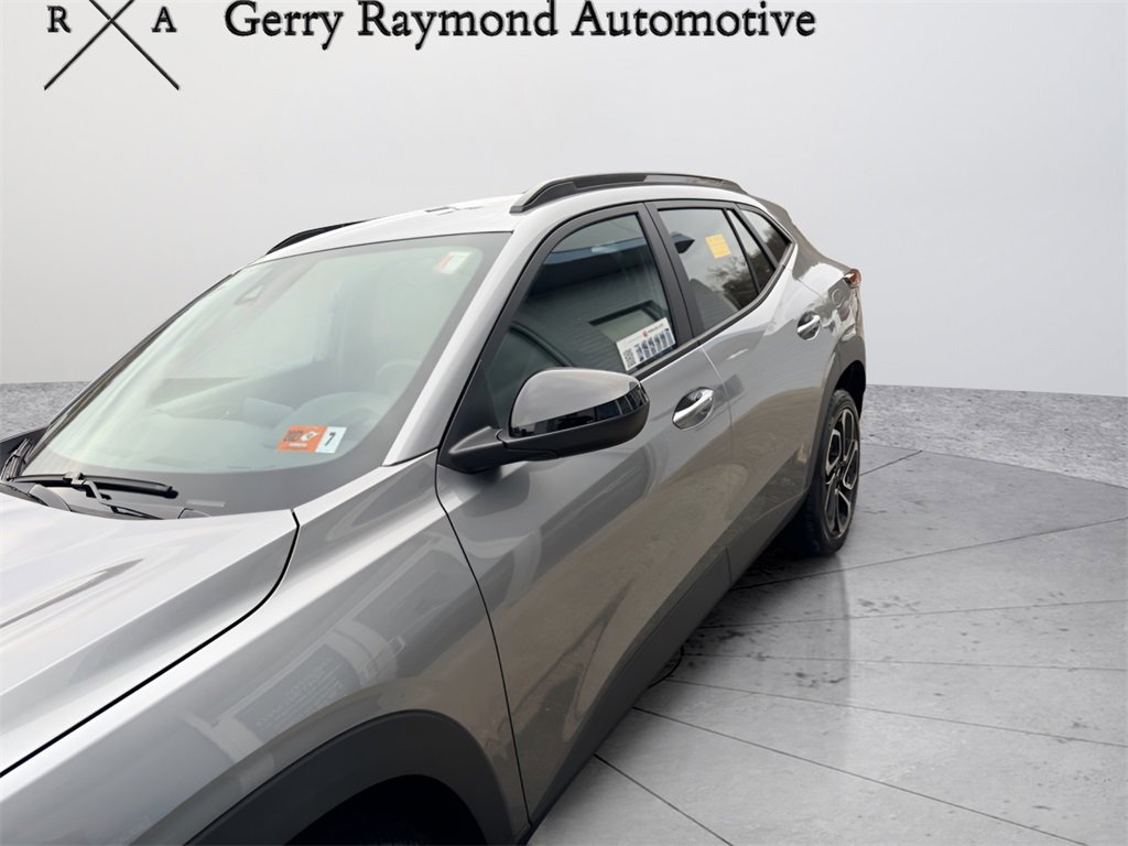 Used 2025 Chevrolet Trax RS w/ Driver Confidence Package image 12