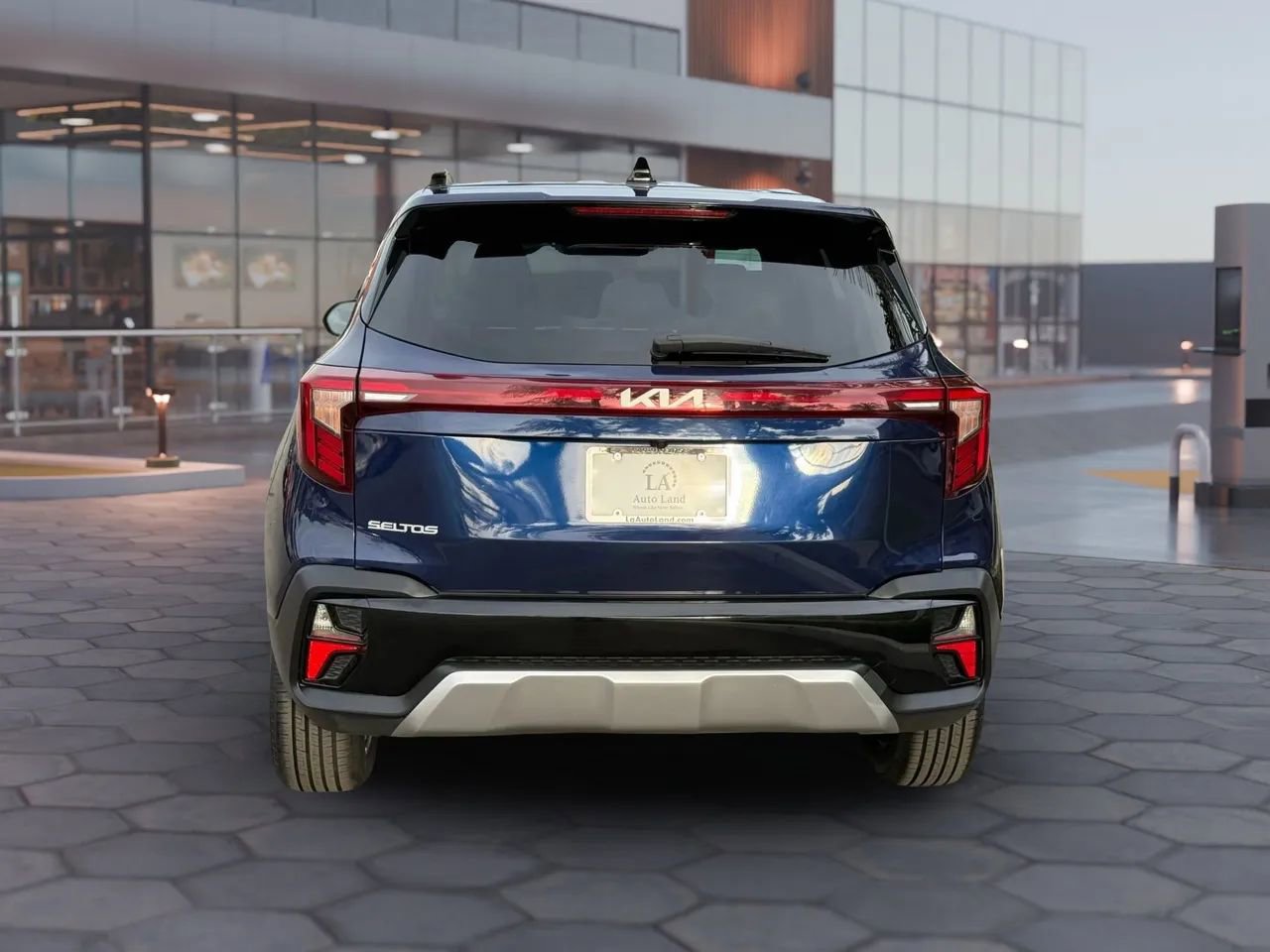 Used 2024 Kia Seltos EX image 5