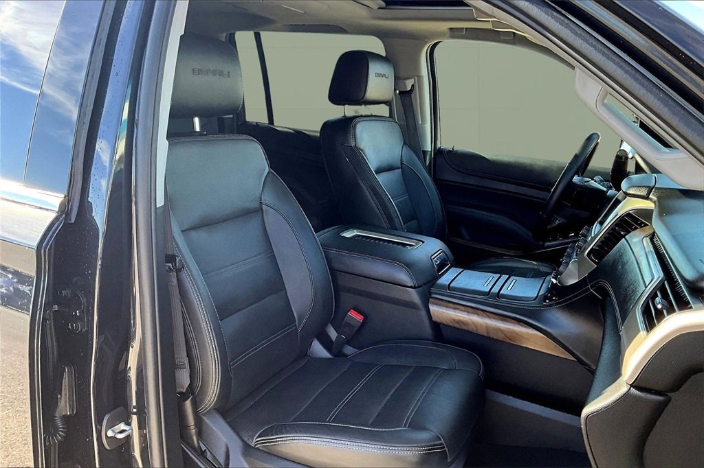Used 2020 GMC Yukon XL Denali w/ Denali Ultimate Package image 9
