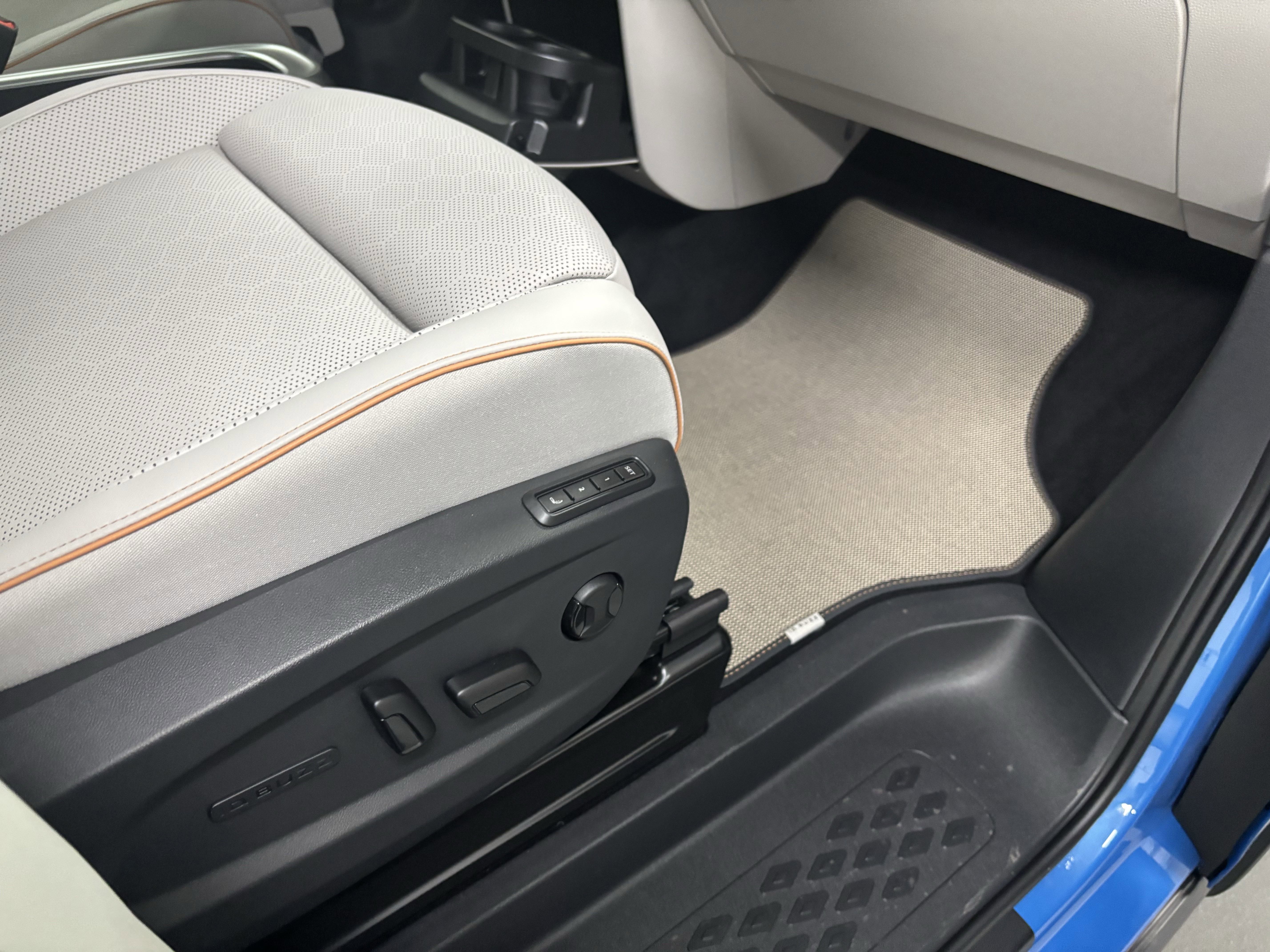 New 2025 Volkswagen ID. Buzz 1st Edition image 11