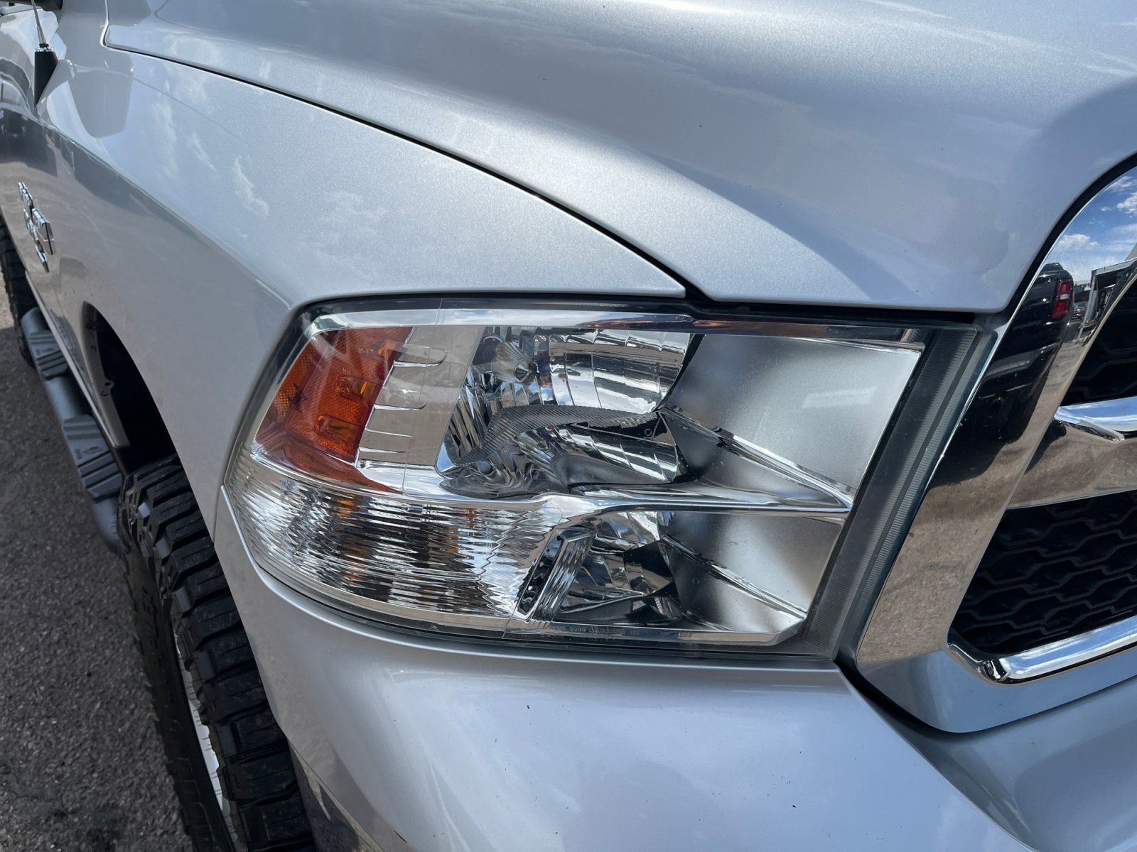 Used 2019 RAM 1500 Classic SLT image 9