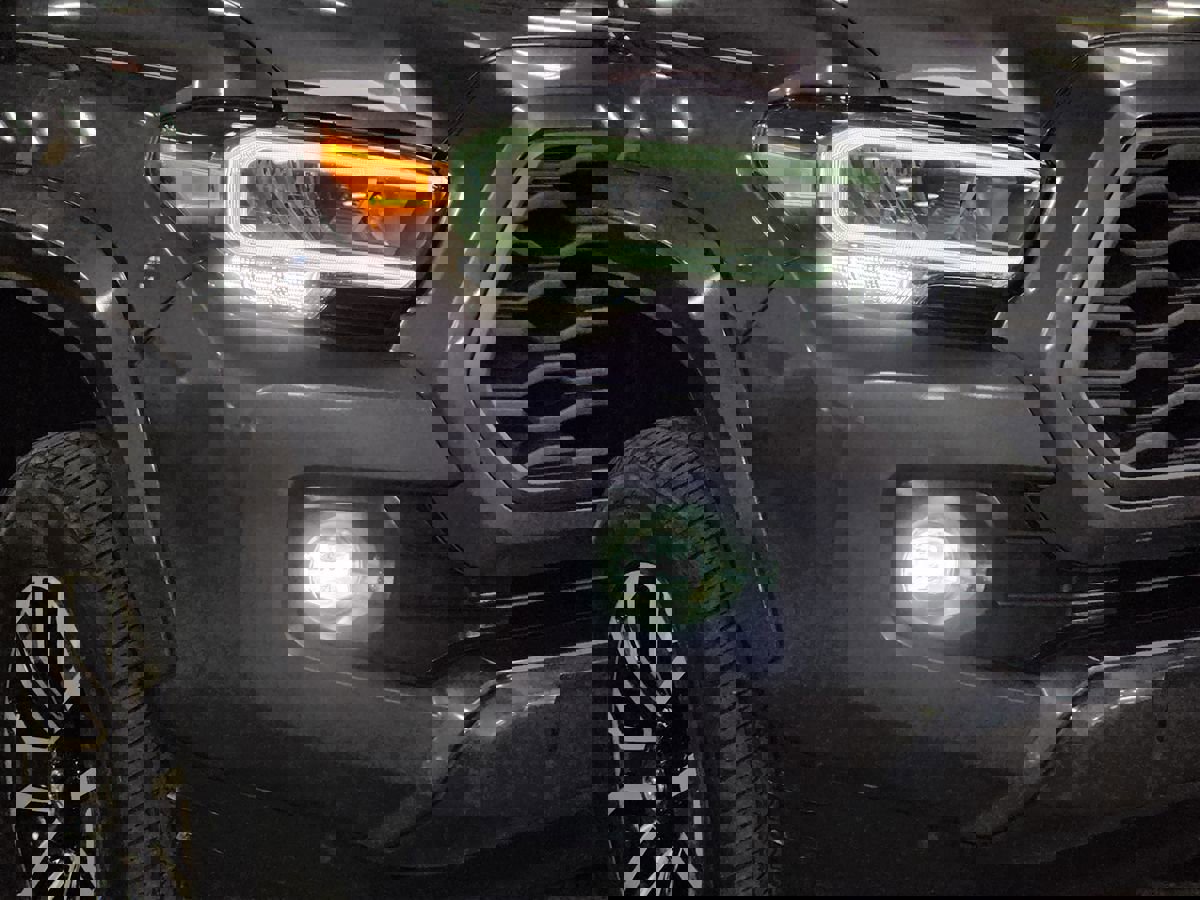 Used 2021 Toyota Tacoma TRD Sport w/ Technology Package image 13