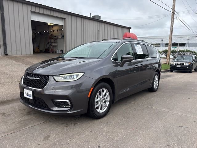 Used 2022 Chrysler Pacifica Touring-L FWD image 3