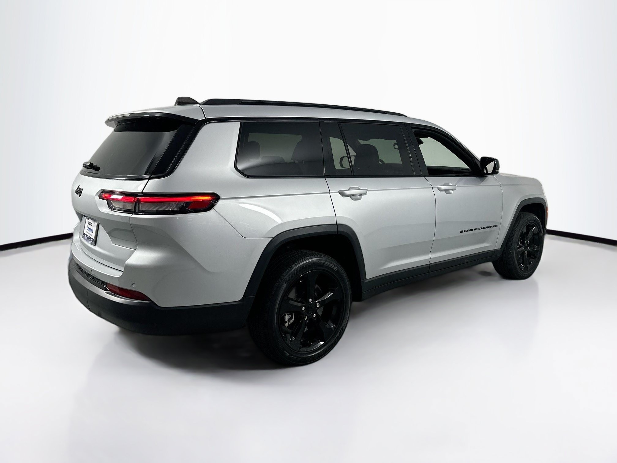 Used 2023 Jeep Grand Cherokee L Laredo RWD image 5