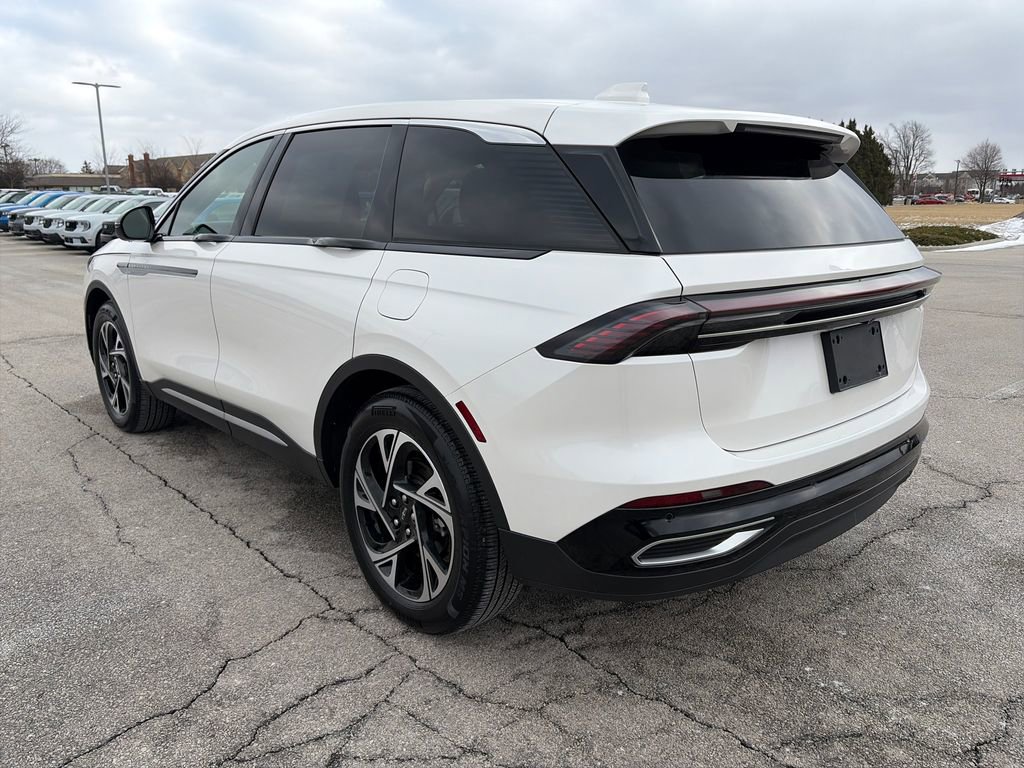 Used 2025 Lincoln Nautilus Premier image 5