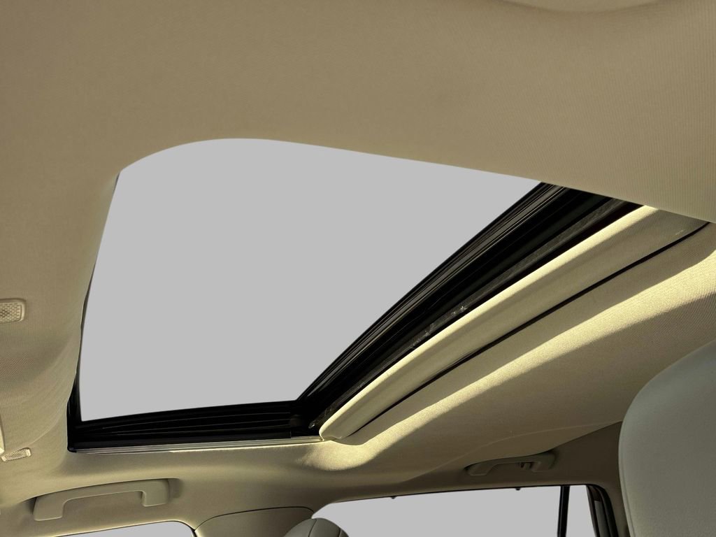 Used 2024 Toyota Highlander XLE image 28