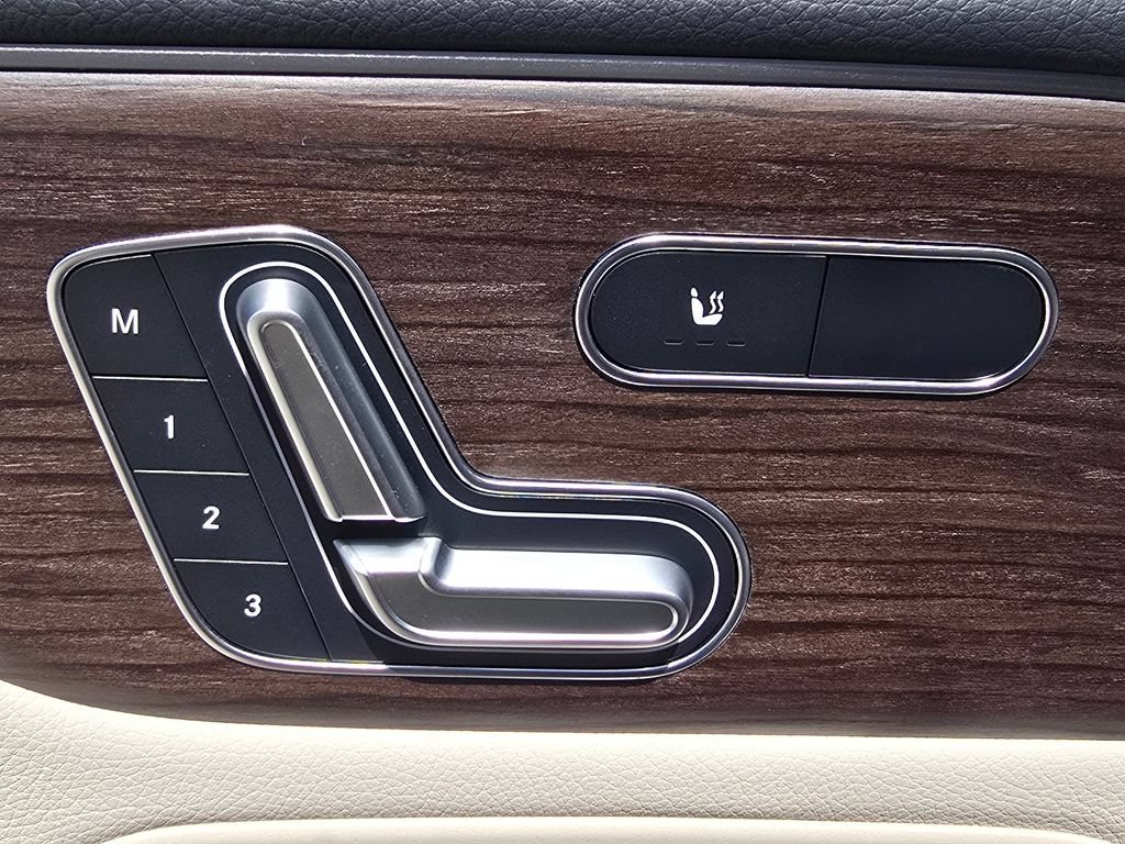 New 2026 Mercedes-Benz GLB 250 4MATIC image 6