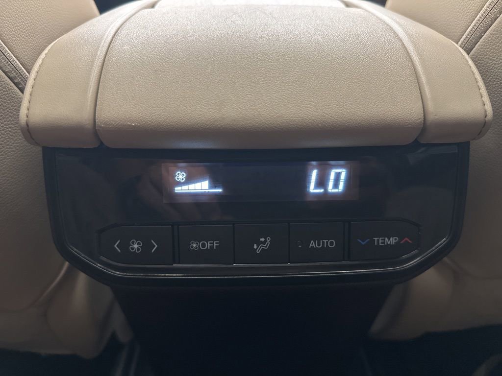 Used 2021 Toyota Highlander XLE image 24