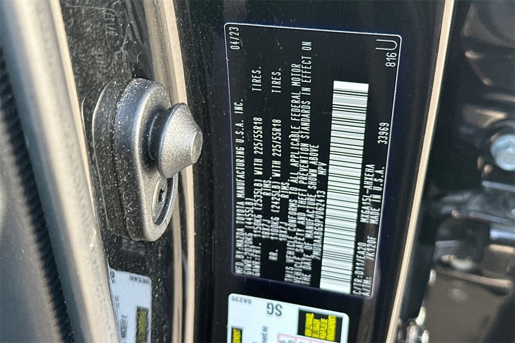 Used 2023 Toyota Corolla Cross XLE image 36