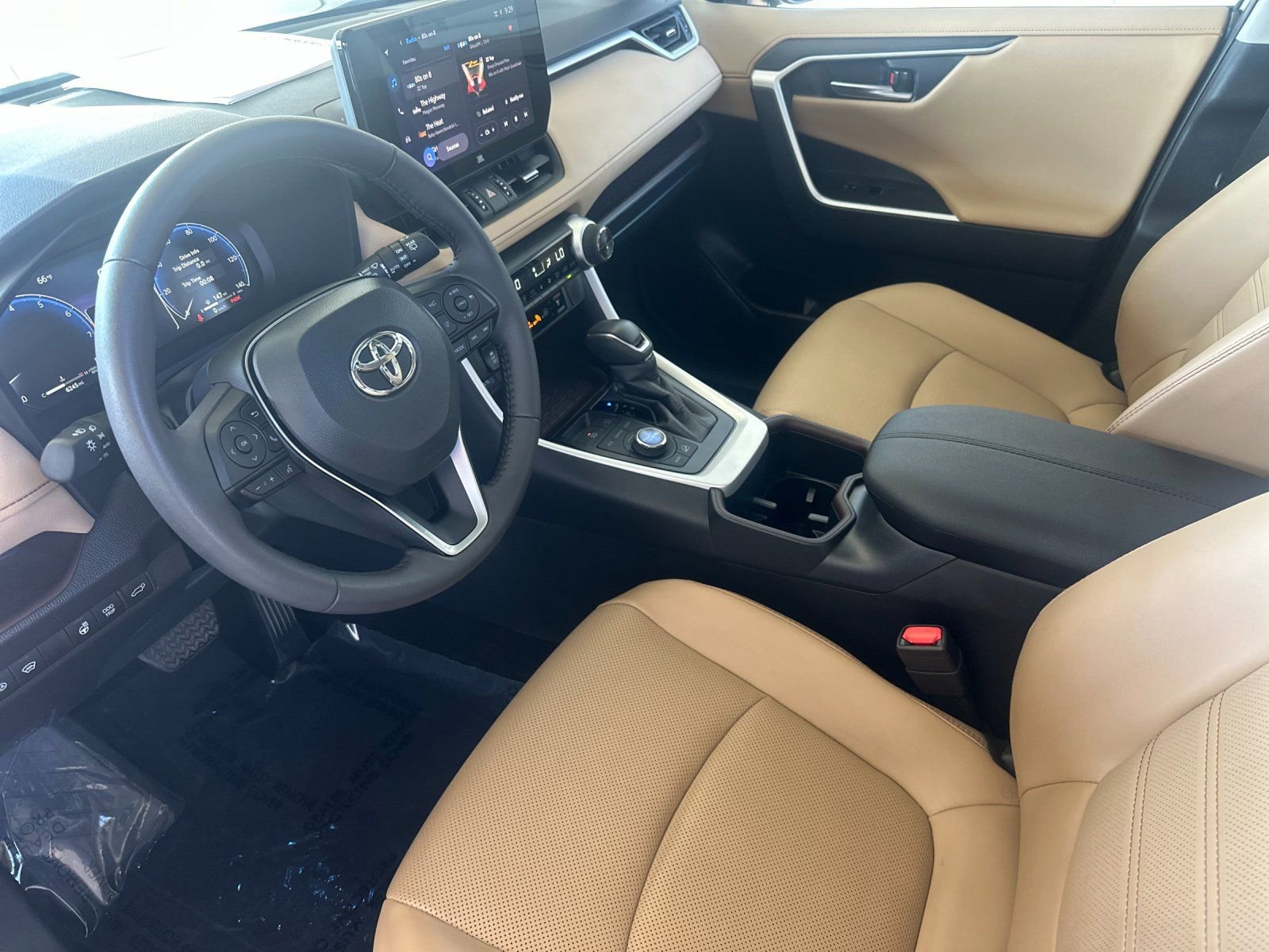 Used 2025 Toyota RAV4 Limited w/ Weather Package AWD/4WD image 9