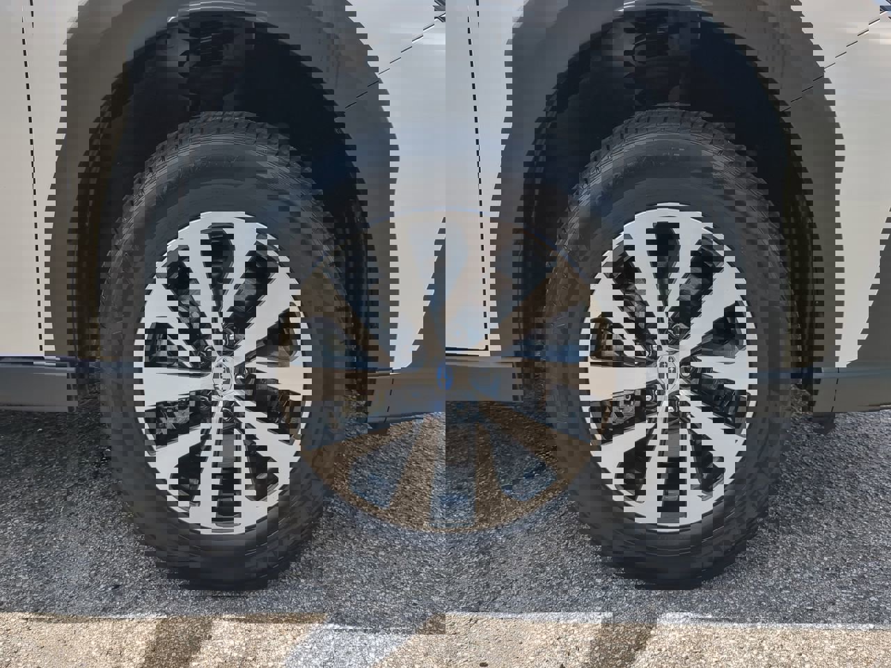 Used 2024 Subaru Outback Premium image 9