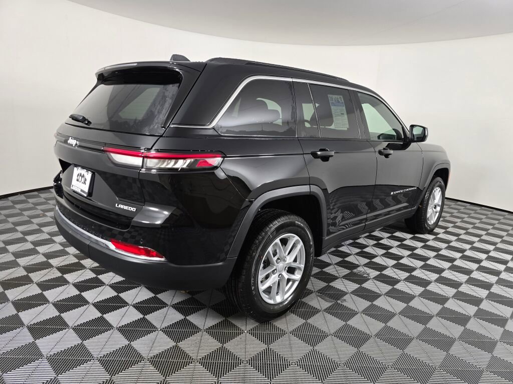New 2025 Jeep Grand Cherokee Laredo X w/ Trailer Tow Package image 4