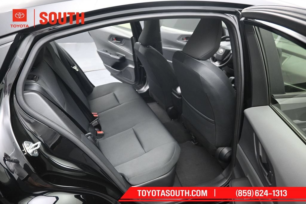 Used 2025 Toyota Prius LE AWD/4WD image 30