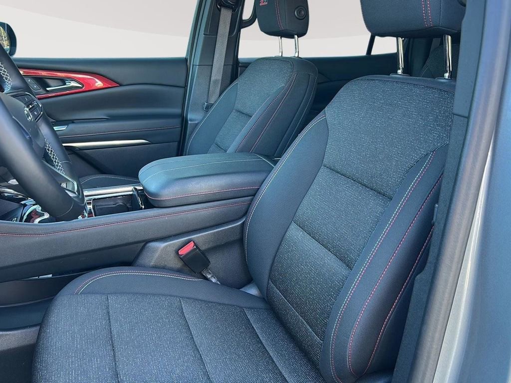 Used 2024 Chevrolet Traverse Z71 image 10