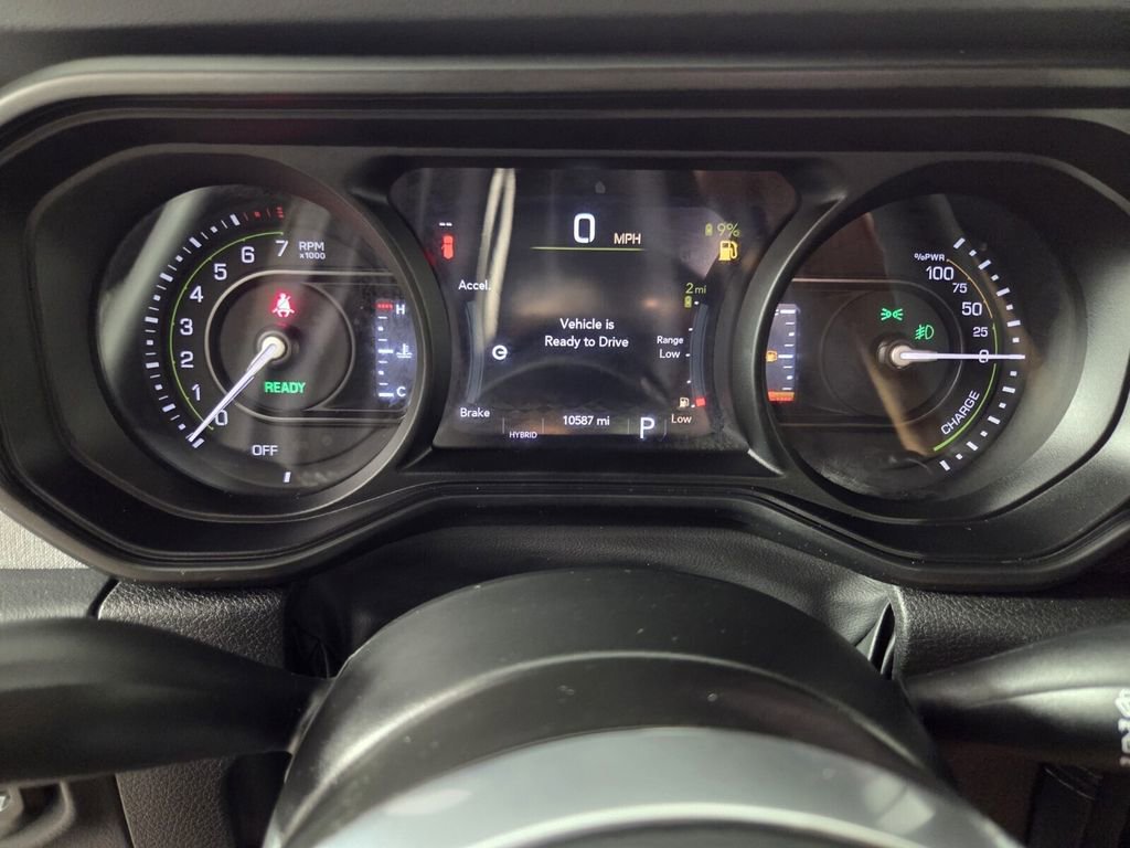 Certified 2025 Jeep Wrangler Sahara w/ Safety Group image 15