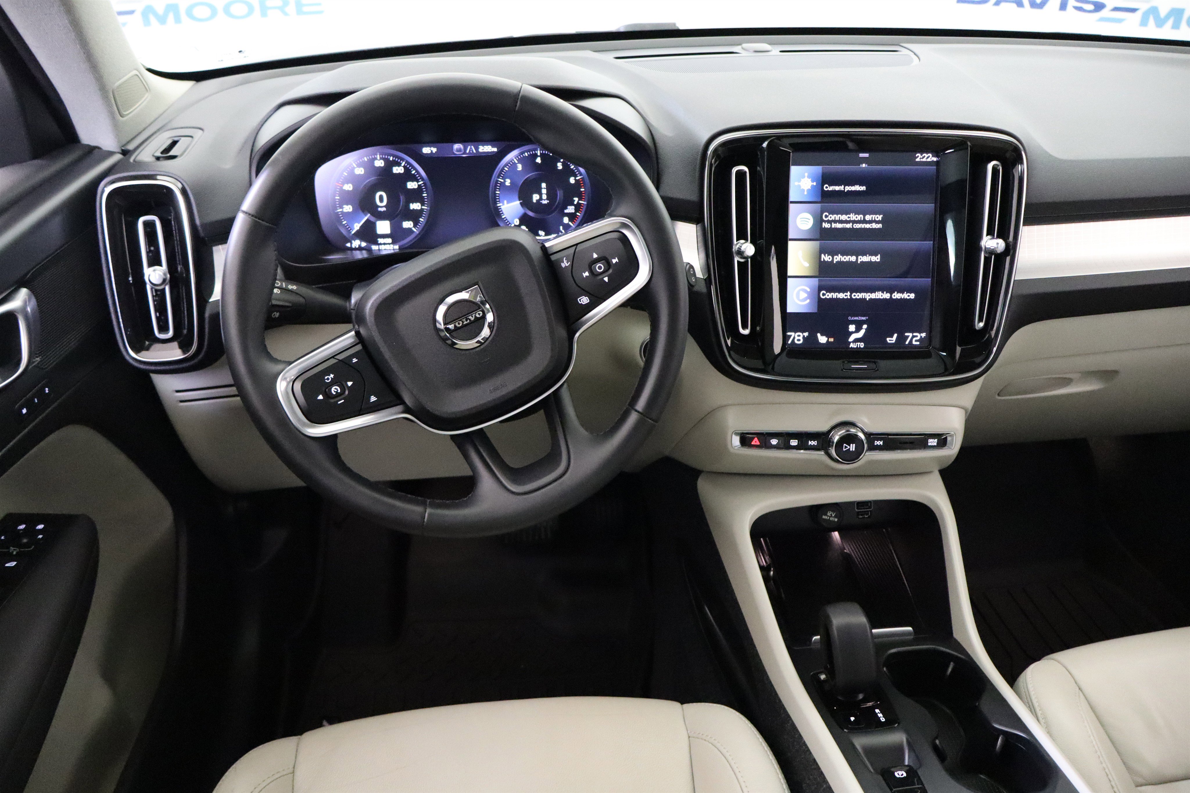 Used 2022 Volvo XC40 T4 Momentum image 18