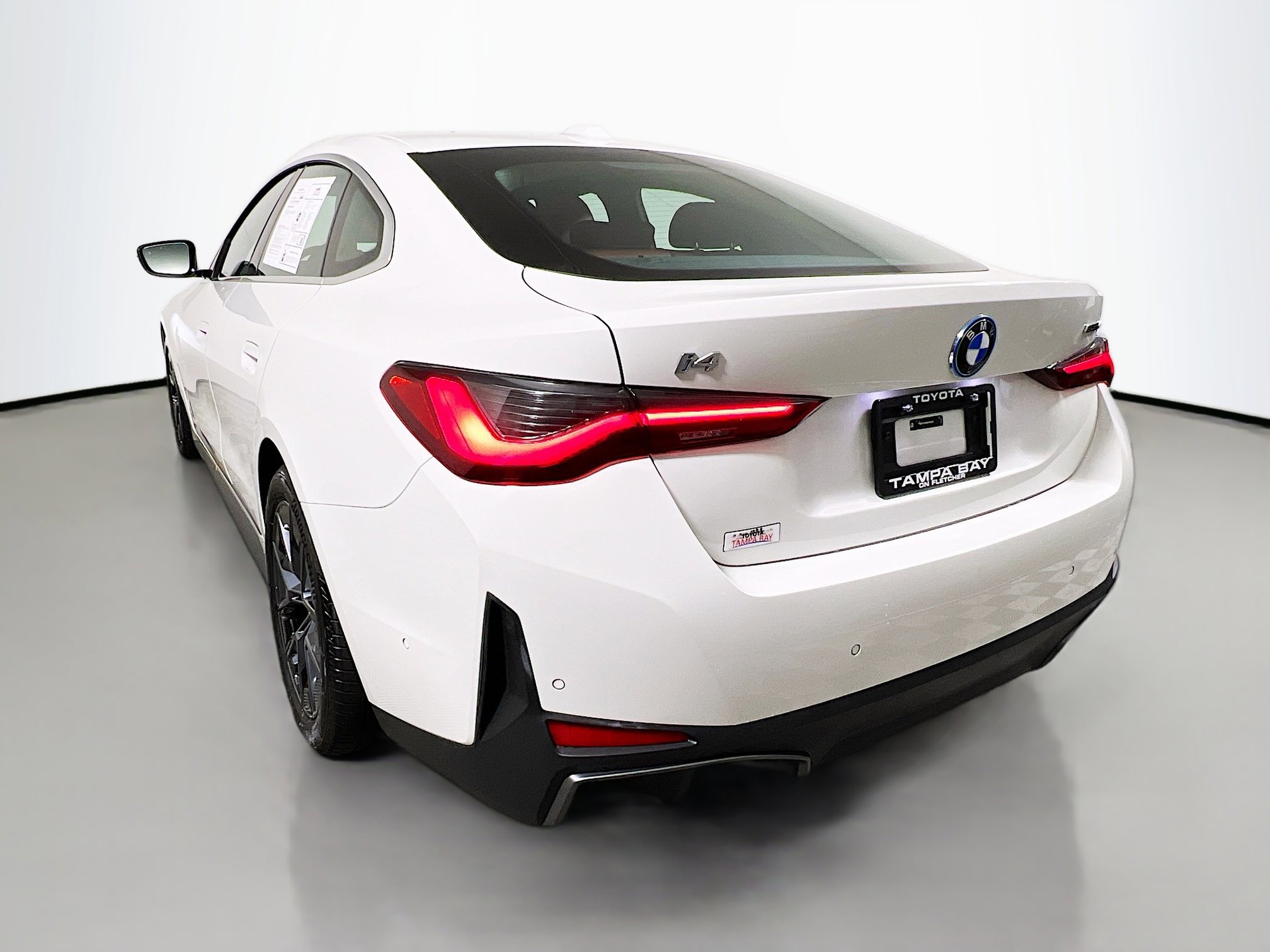 Used 2024 BMW i4 eDrive40 image 8