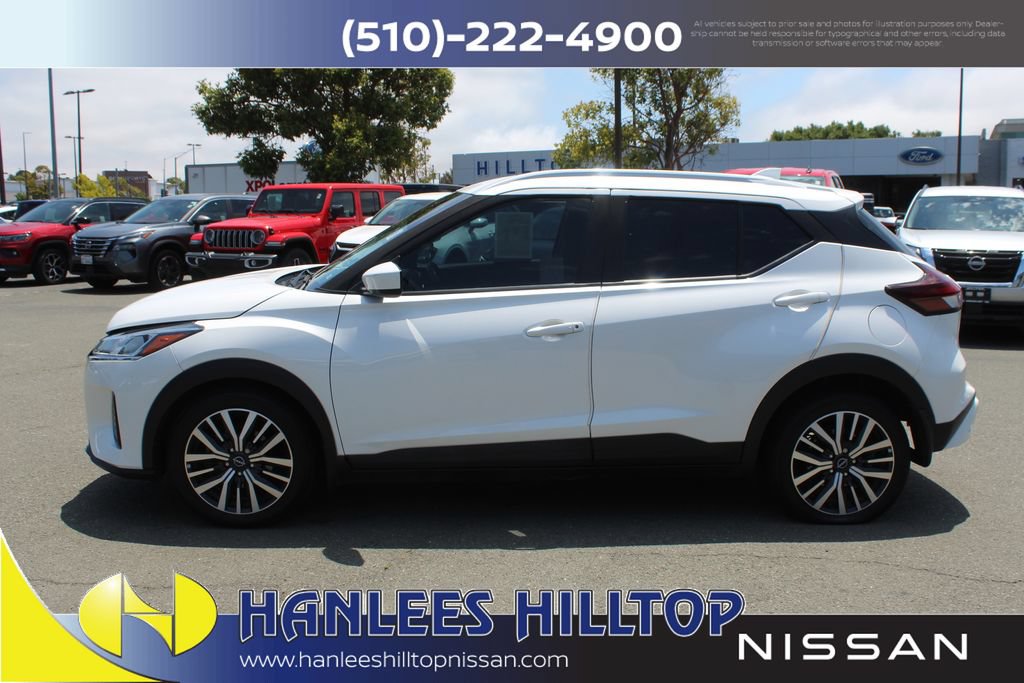 Used 2022 Nissan Kicks SV FWD image 2