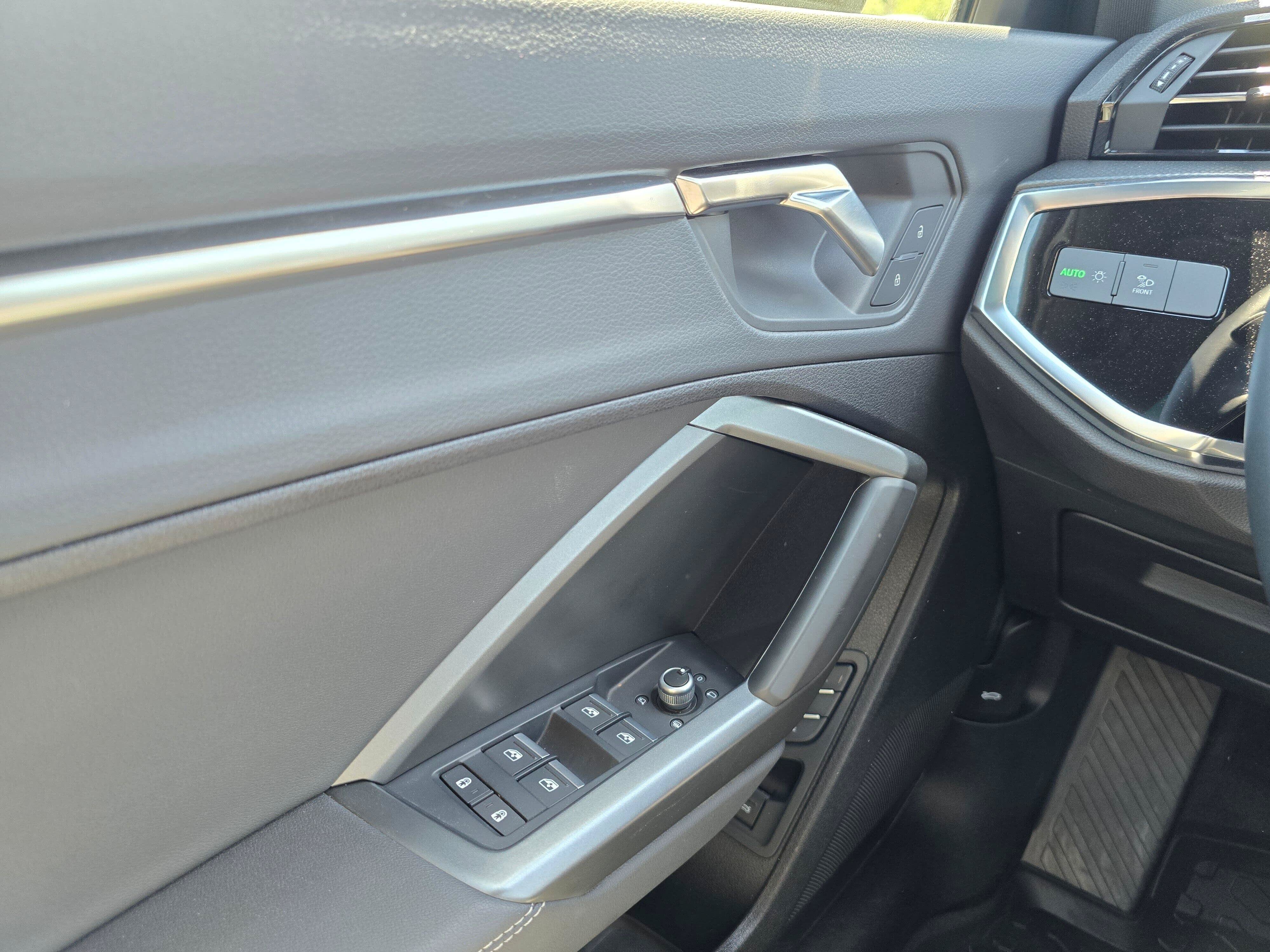Certified 2025 Audi Q3 2.0T Premium w/ Convenience Package AWD/4WD image 26
