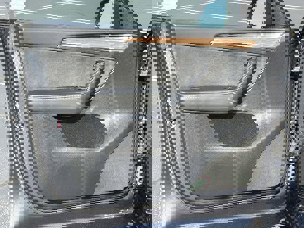 Used 2023 Tesla Model Y Performance image 23