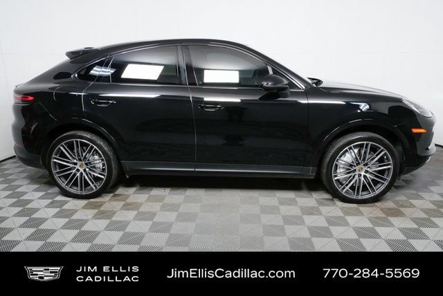 Used 2022 Porsche Cayenne Coupe image 2