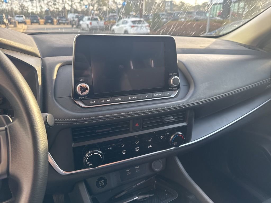 Used 2024 Nissan Rogue S image 10