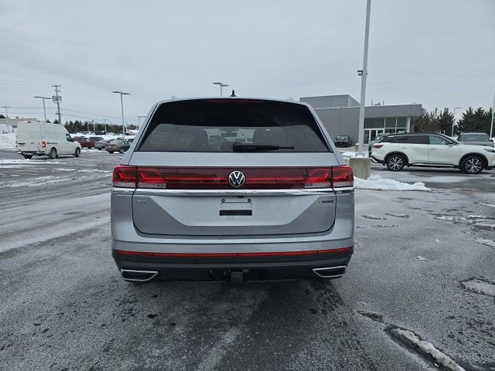 Used 2024 Volkswagen Atlas SEL image 6