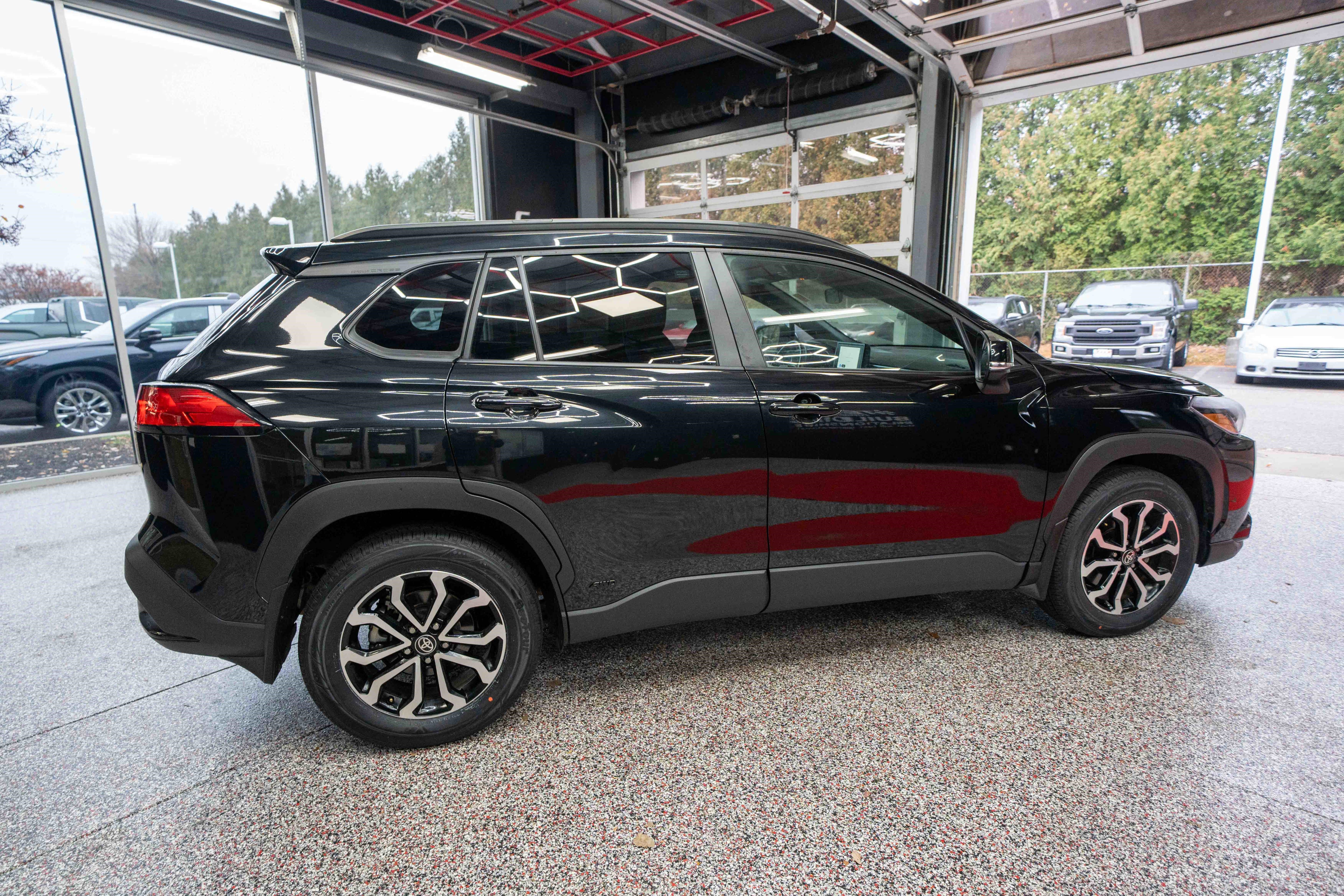 Used 2023 Toyota Corolla Cross SE image 4