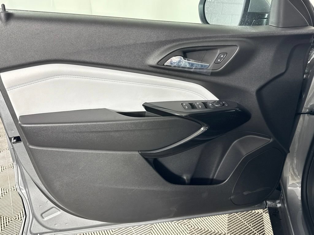 New 2026 Chevrolet Trax LT w/ Driver Confidence Package FWD image 24