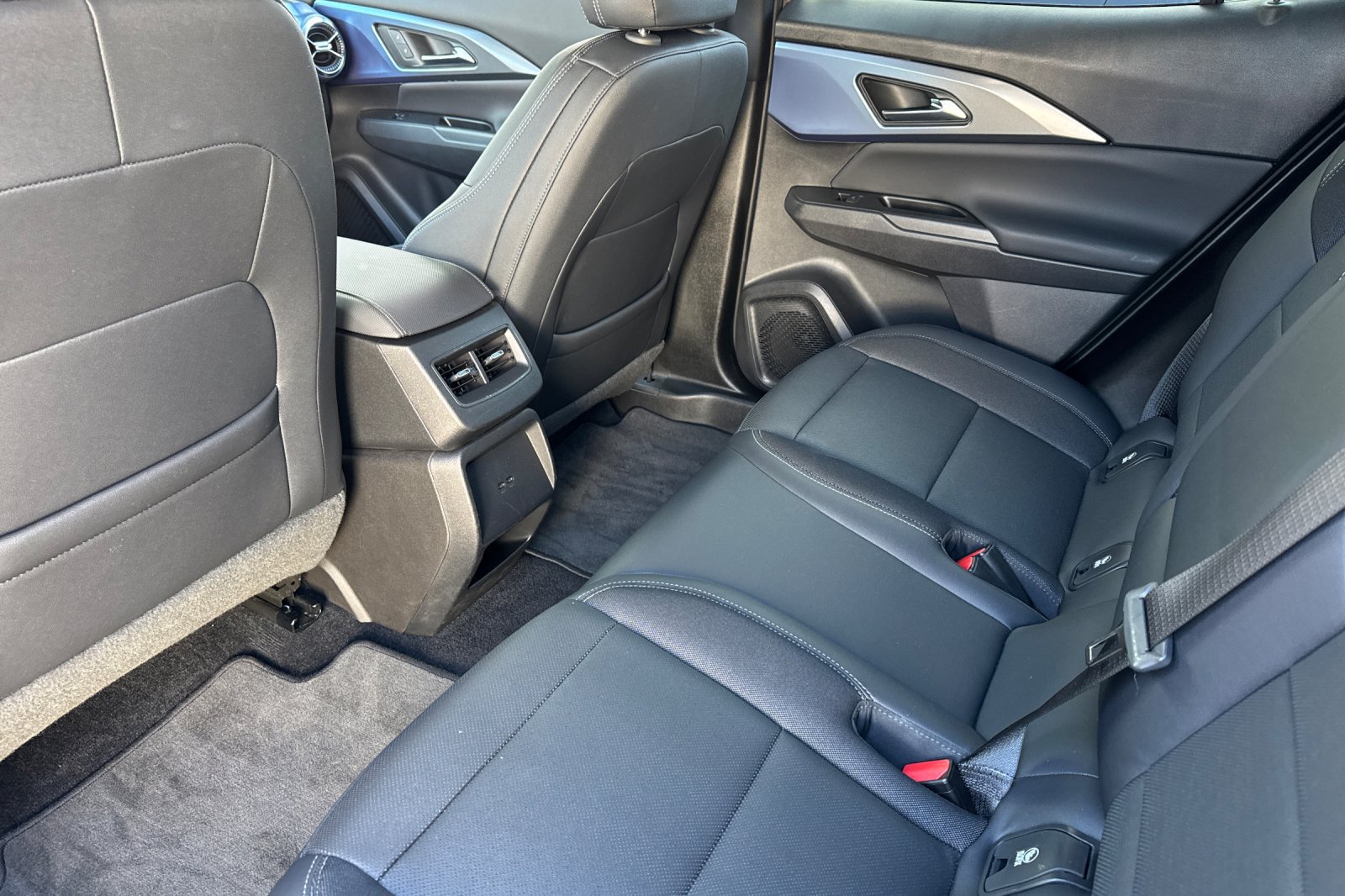 Used 2024 Chevrolet Equinox EV LT FWD image 13