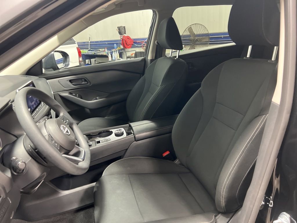 Used 2024 Nissan Rogue S image 15