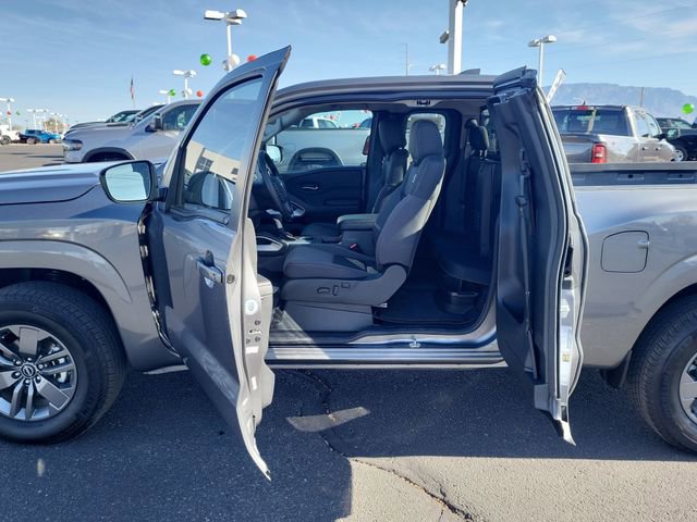 Used 2025 Nissan Frontier SV image 21