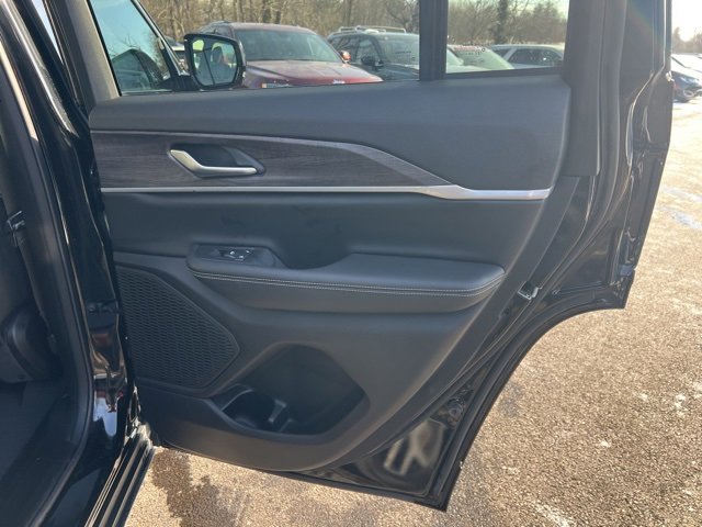 Used 2024 Jeep Grand Cherokee Limited image 16