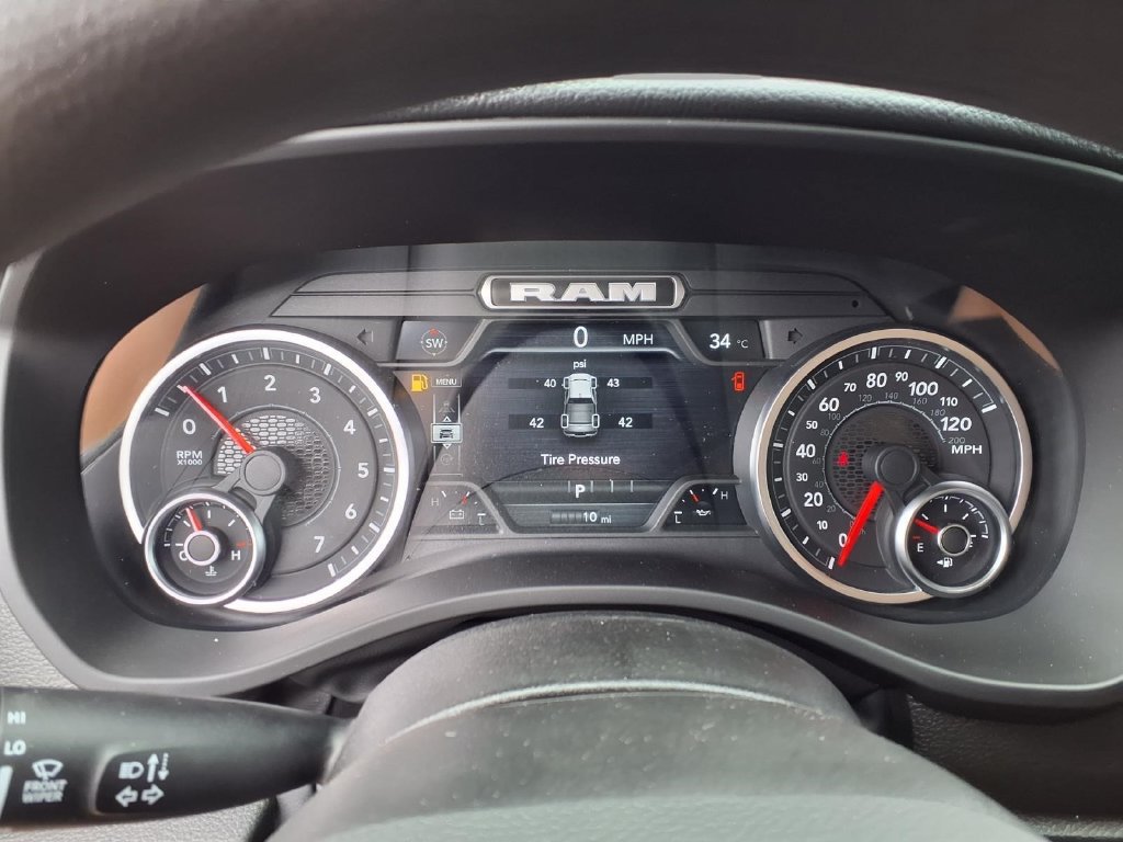 New 2026 RAM 1500 Express AWD/4WD image 16
