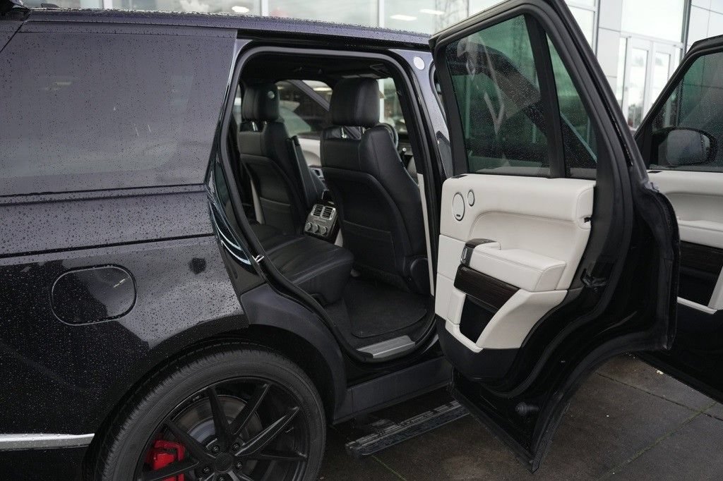 Used 2015 Land Rover Range Rover Supercharged AWD/4WD image 25